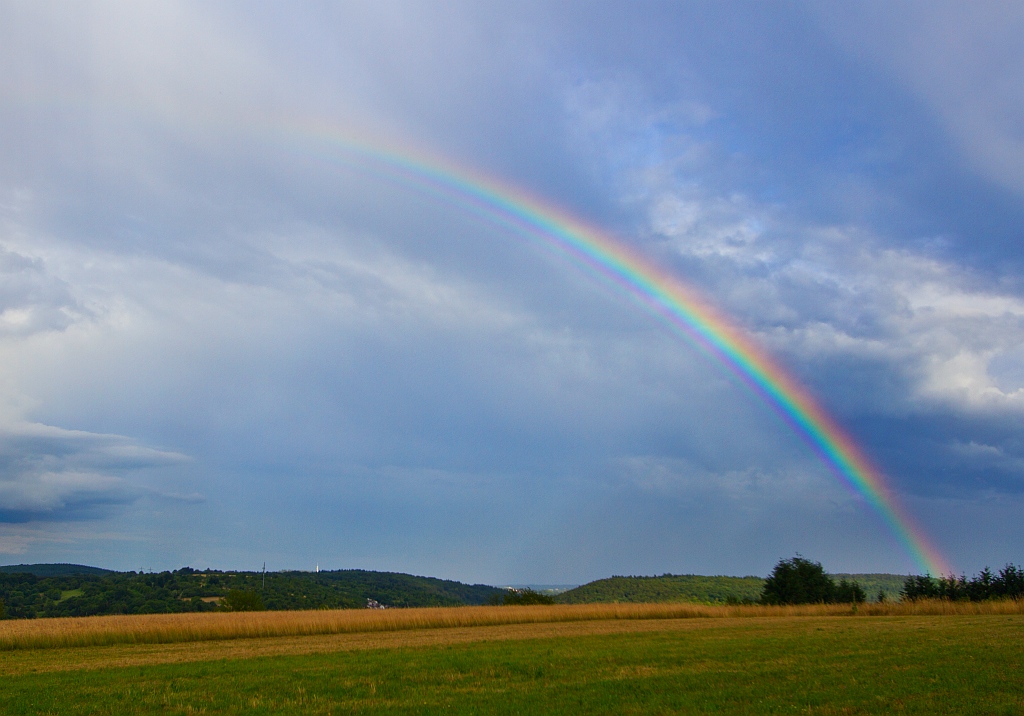 Regenbogen mit Interferenzbgen 29.06.2014