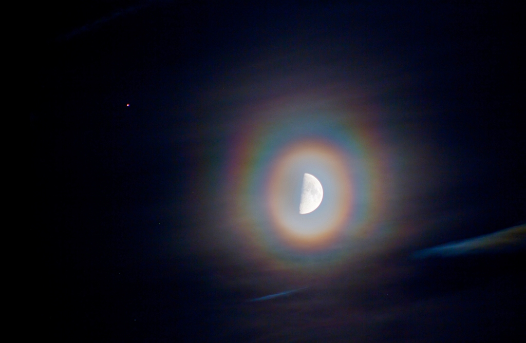 ovaler Mondkranz und Mars 05.07.2014