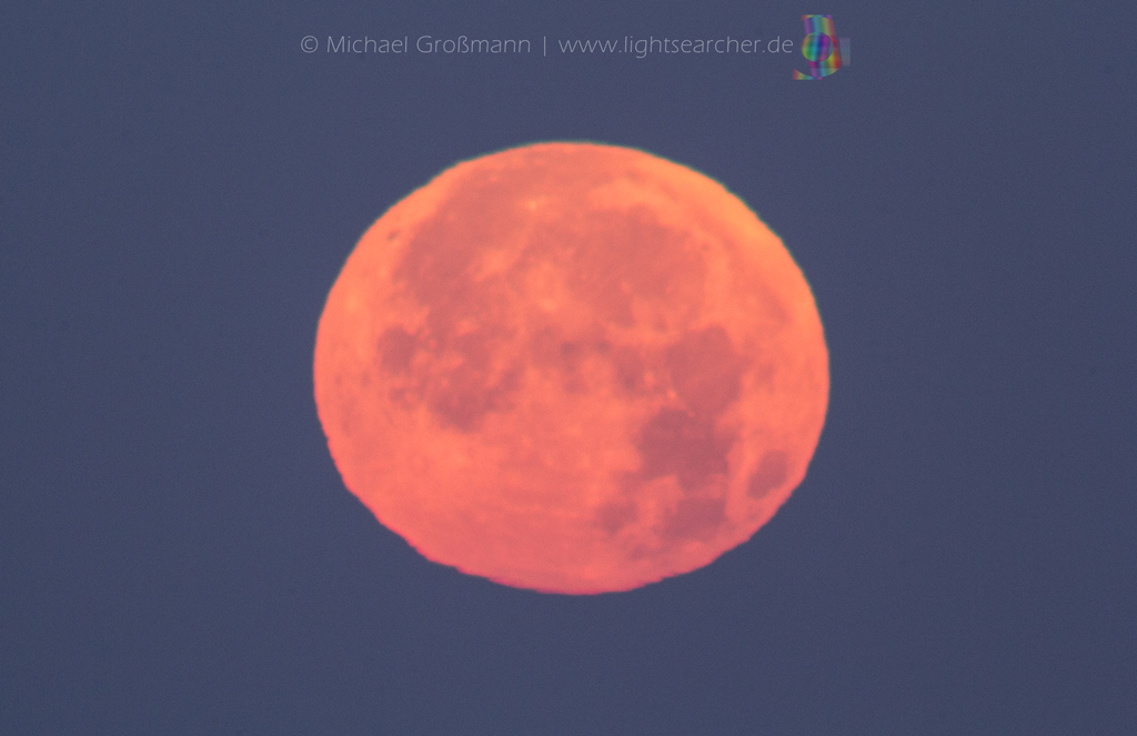 grner und roter Saum am Mond | 30.11.2020