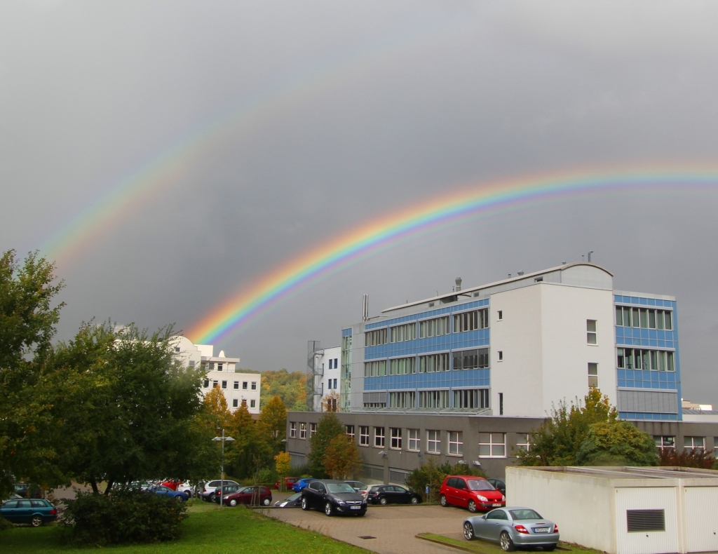 Regenbogen mit Interferenzen 11.10.2013