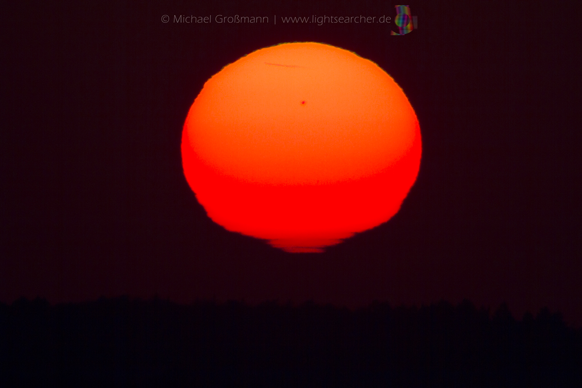 roter Strahl und Sonnenfleck AR-2738 | 11.04.2019