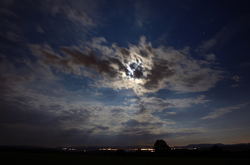 Mond Aureole und Crepuscularstrahlen 11.06.2011