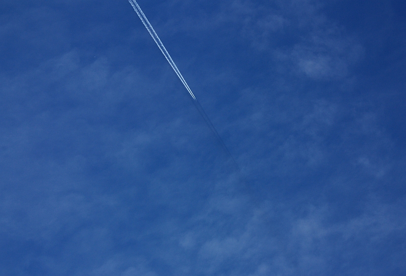 Kondensstreifenschatten 08.05.2011