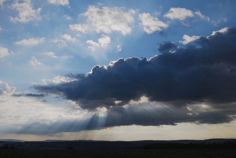 Crepuscularstrahlen und Wolkenschatten 22.06.2009